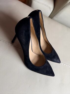 Elegant Black Suede Pointed-Toe Pumps - Women